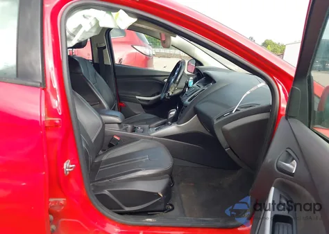 2014 Ford Focus Se z USA, uszkodzony, nr VIN 1FADP3K23EL324018